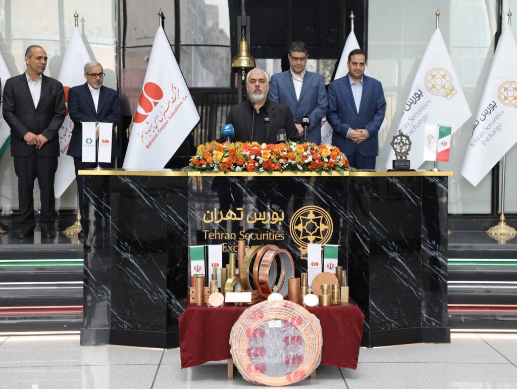 مس شهید باهنر در ایستگاه «یک‌شنبه-یک‌ناشر»  ؛زنگ بورس تهران به نام فباهنر نواخته شد
